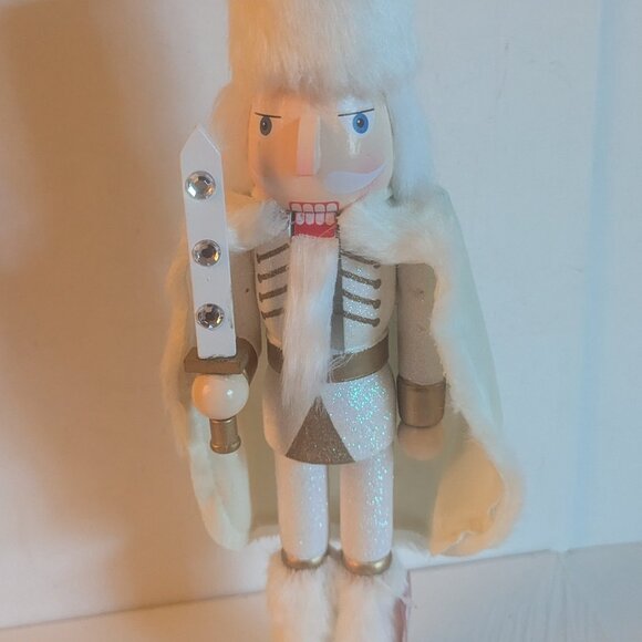 NWT 16" White Fur Snow Soldier Nutcracker Xmas Holiday Decor Michael's Ashland - Picture 6 of 16